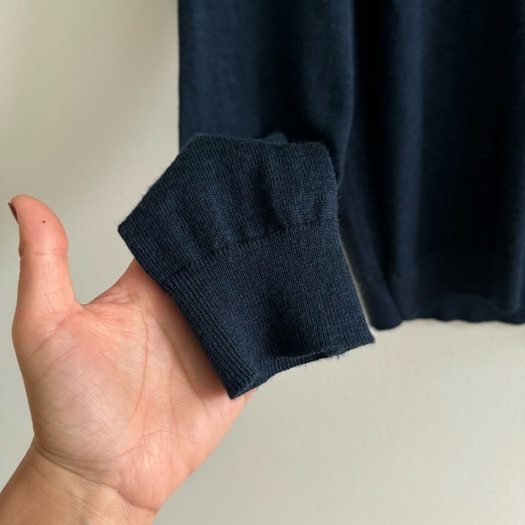 Calvin Klein V-Neck Extra Fine 100% Merino Wool Navy Blue Sweater Size Medium - Picture 7 of 14